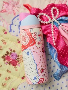 Owala UO Exclusive Hankies Print FreeSip 32 oz Water Bottle, NWT